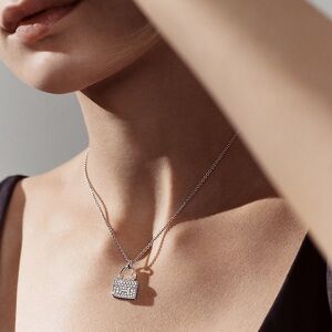 Hermes Amulettes Constance pendant necklace